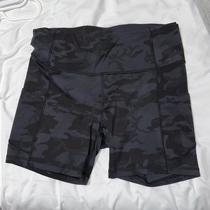 Fast and Free HR Short 8” Camo